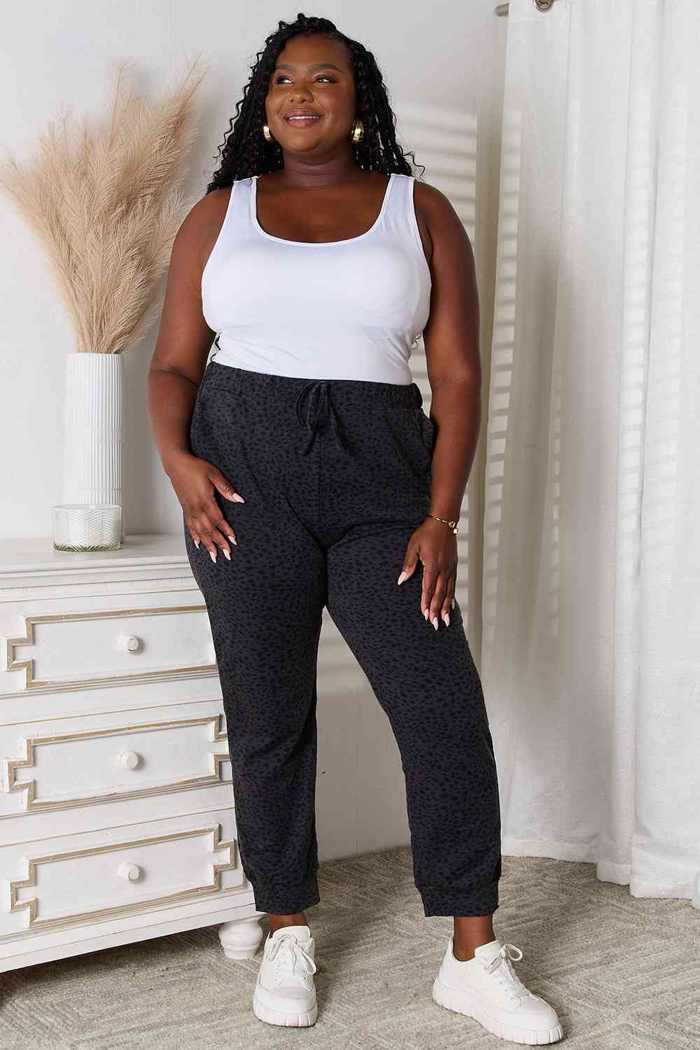 womens sweatpants with pockets